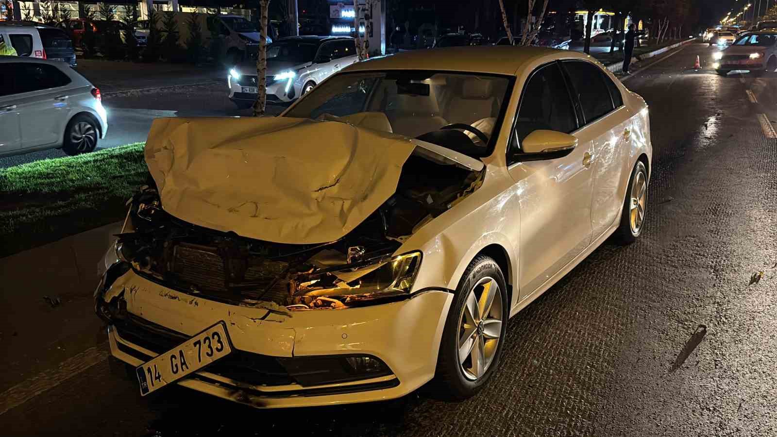 Bolu’da D-100’de iki otomobil çarpıştı: 2 yaralı