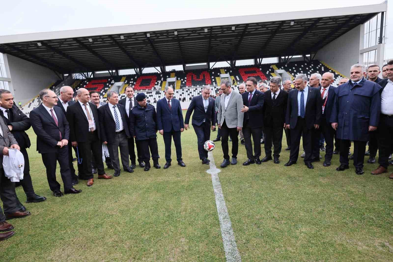 Bakan Bak, Soma’da stat açılışı yaptı