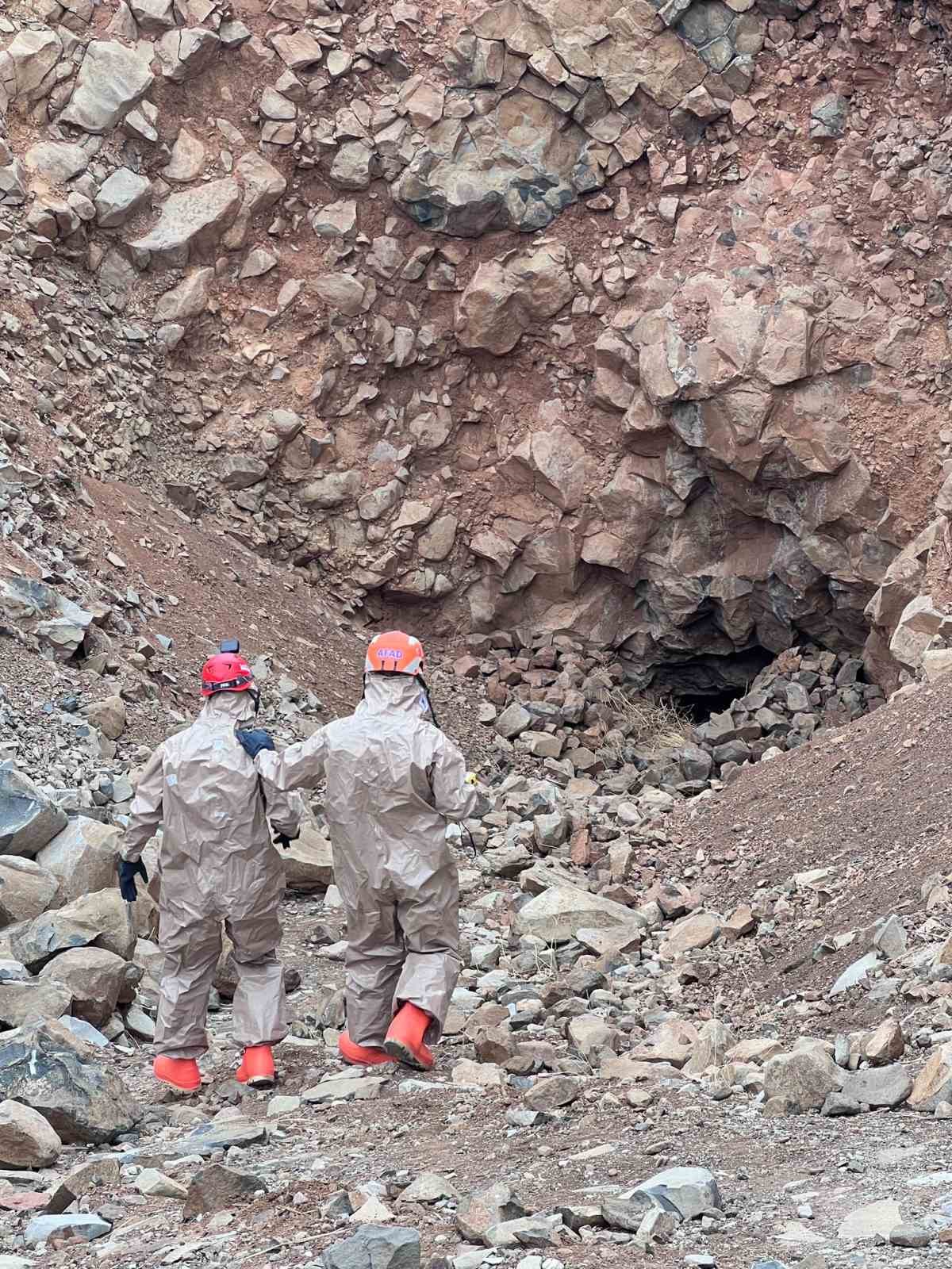 Cizre’de mağarada define arayan şahıs ölü bulundu