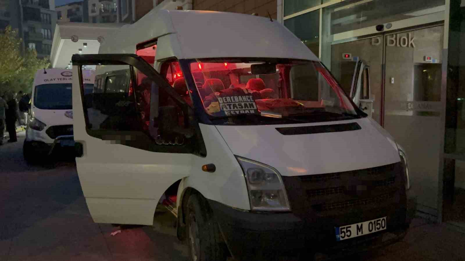 Aracında silahlı saldırıya uğrayan dolmuş şoförü hastanelik oldu