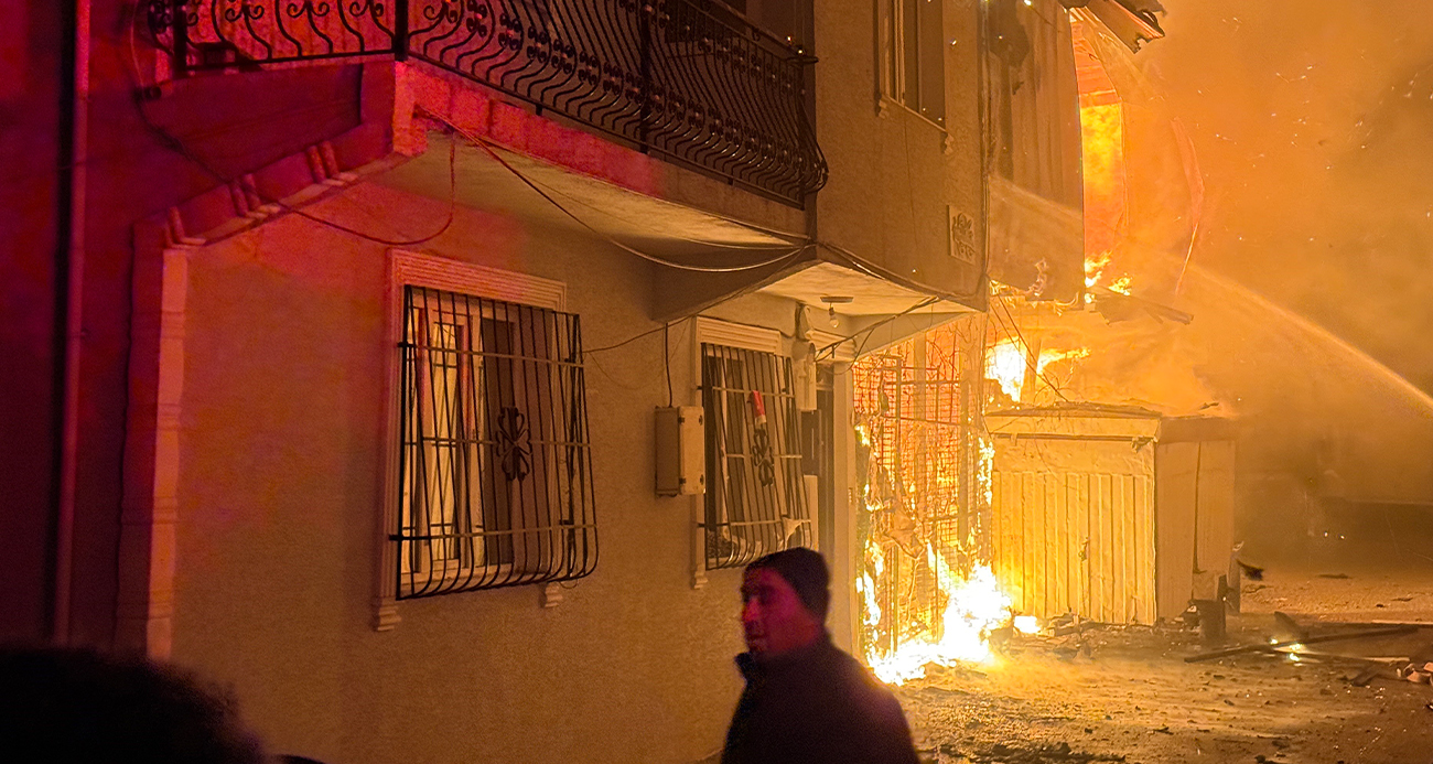 Şehit polisin babasının evi alevlere teslim oldu