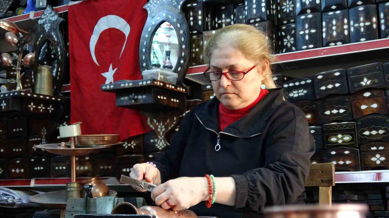 Kadın bakır ustası erkeklere taş çıkartıyor