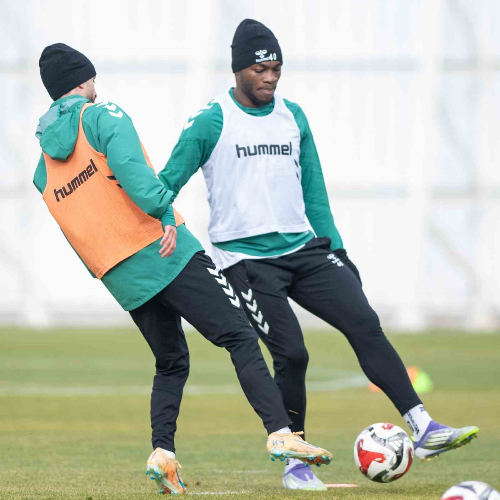 Konyaspor, Fenerbahçe maçının hazırlıklarına başladı