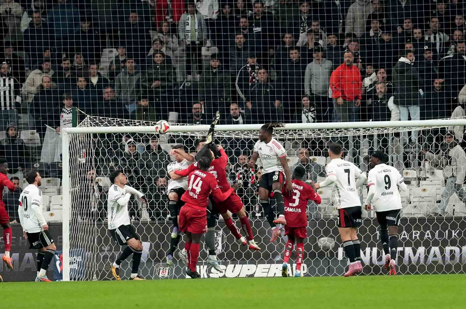 Beşiktaş yine kalesini gole kapatamadı