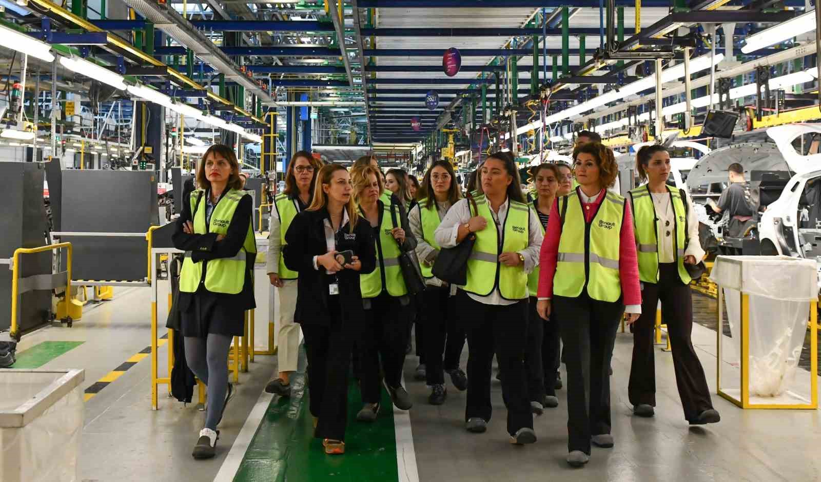 Kadının Güçlenmesi Bursa Platformu üyeleri, Oyak Renault’da buluştu