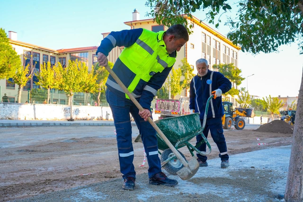 Didim’de yol çalışmaları hız kesmeden devam ediyor