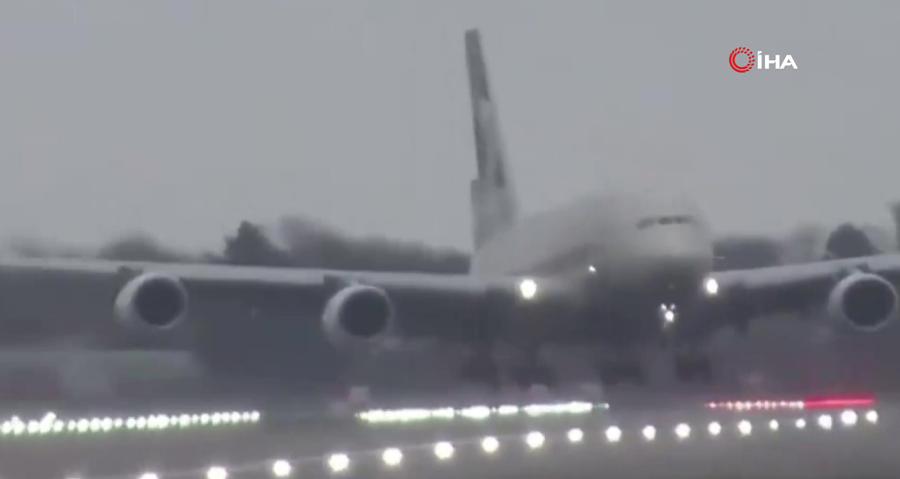 PSG’yi taşıyan uçak şiddetli rüzgar nedeniyle piste yan iniş yaptı