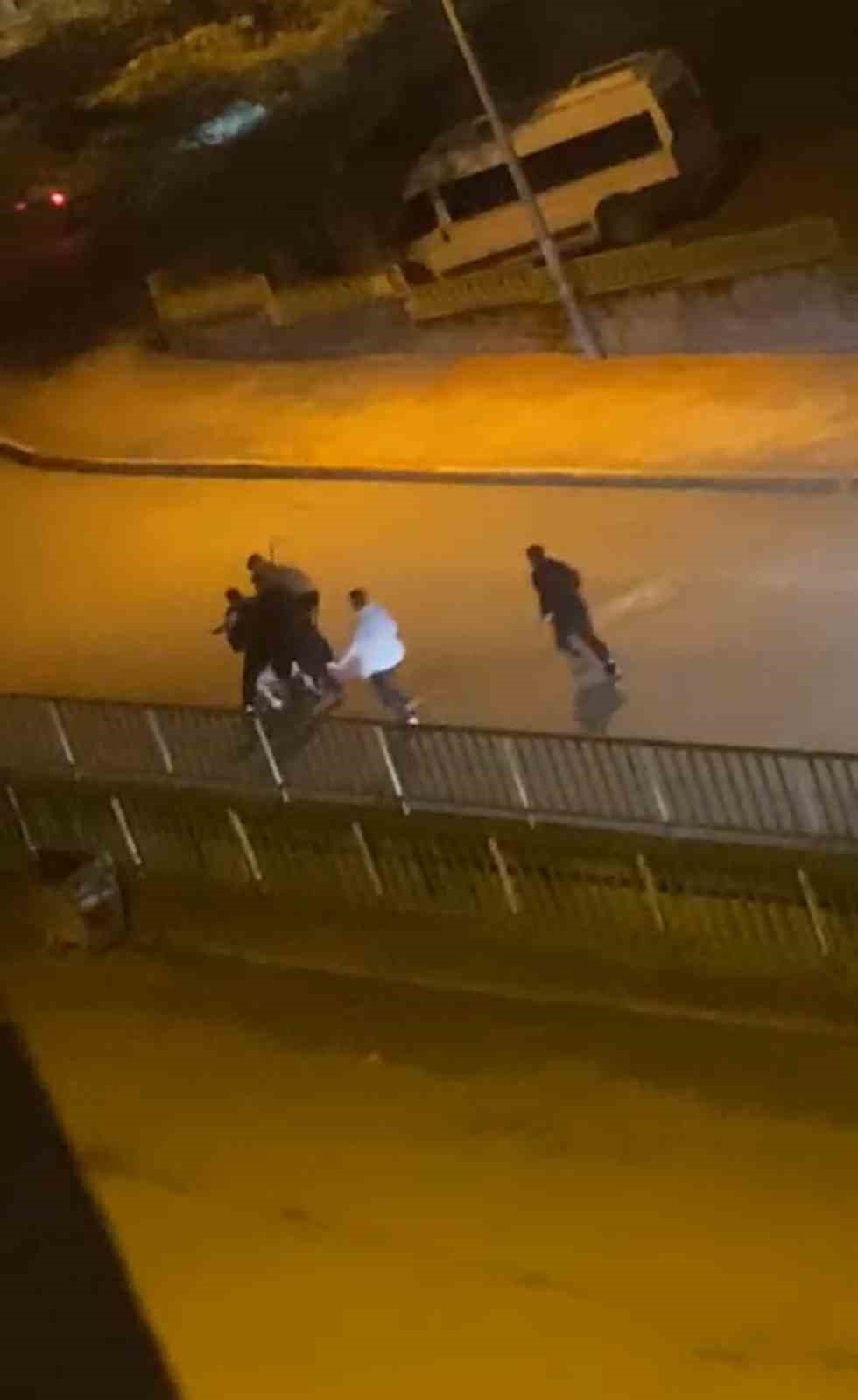 Karabük’te bir genç, 4 kişi tarafından böyle darbedildi