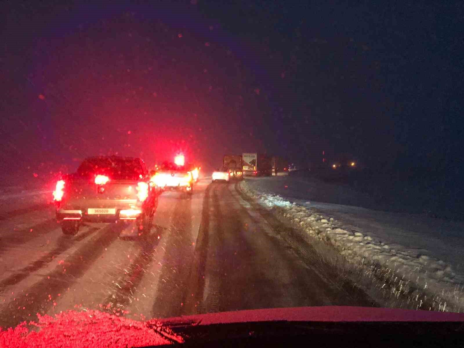Ardahan’da kar ve yoğun tipi ulaşımda aksamalara neden oldu