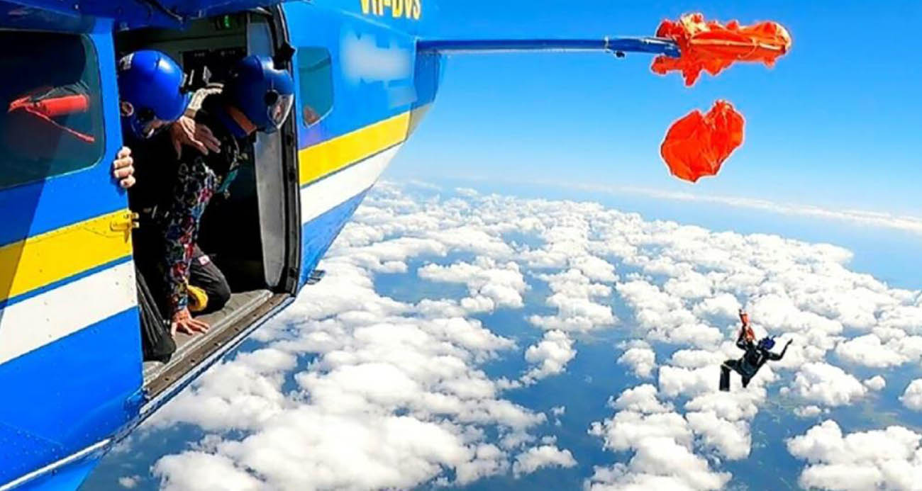 Yedek paraşütü uçağın kuyruğuna takıldı, 4 bin 600 metre yükseklikte asılı kaldı