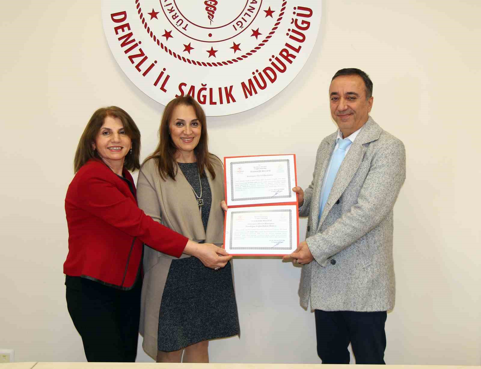 Denizli’de bebek dostu hastanelere teşekkür belgeleri verildi