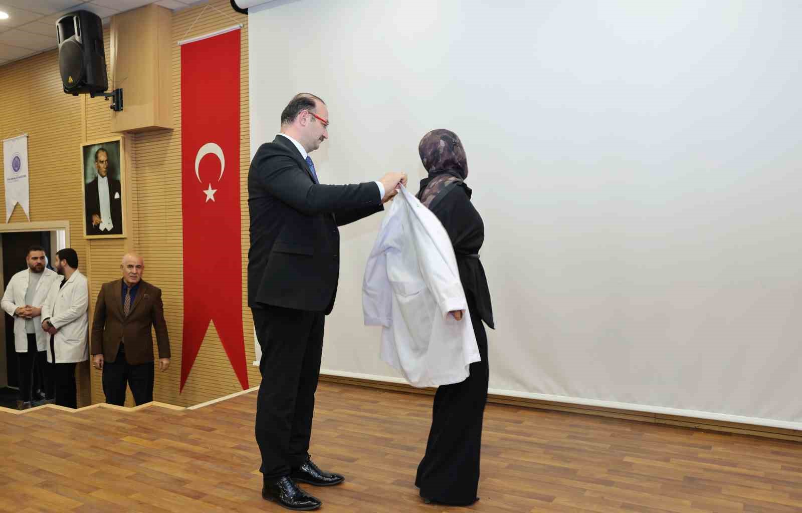 Geleceğin diş hekimleri mesleğe ilk adımlarını attı