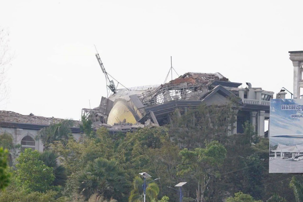 Tayland, Trump'ın ateşkes açıklamasına rağmen Kamboçya'yı F-16'larla vurdu