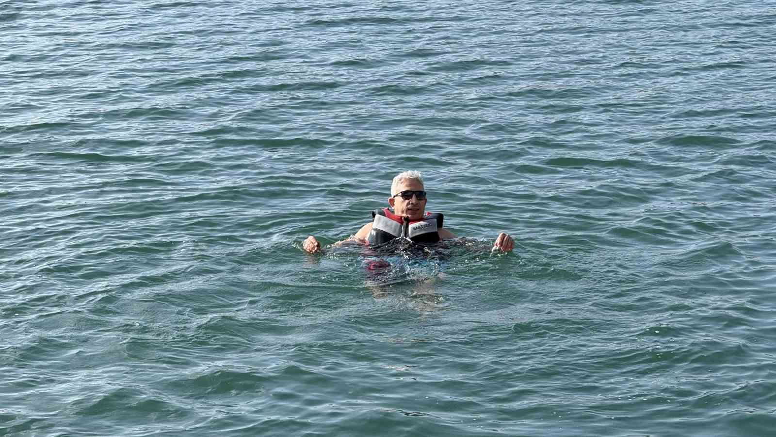 Siirt’te Aralık ortasında Botan Vadisinde suya girdiler