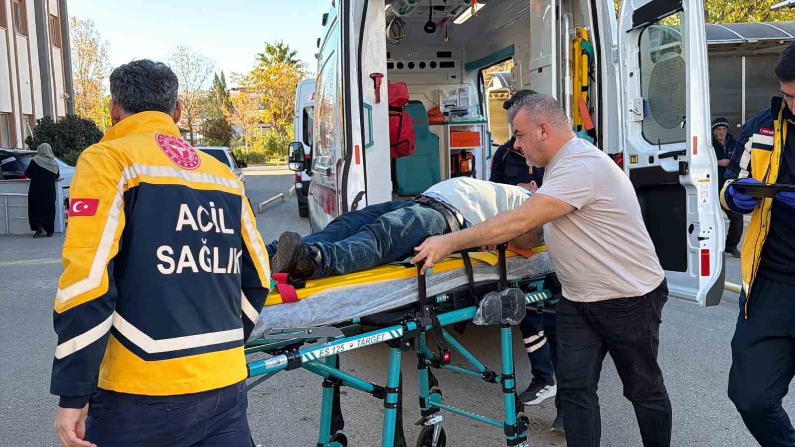 Yolcu minibüsü ile otomobil çarpıştı: 5 yaralı