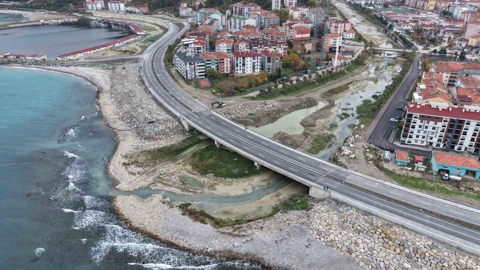 Türkeli’nde sahil yolu ulaşıma açıldı