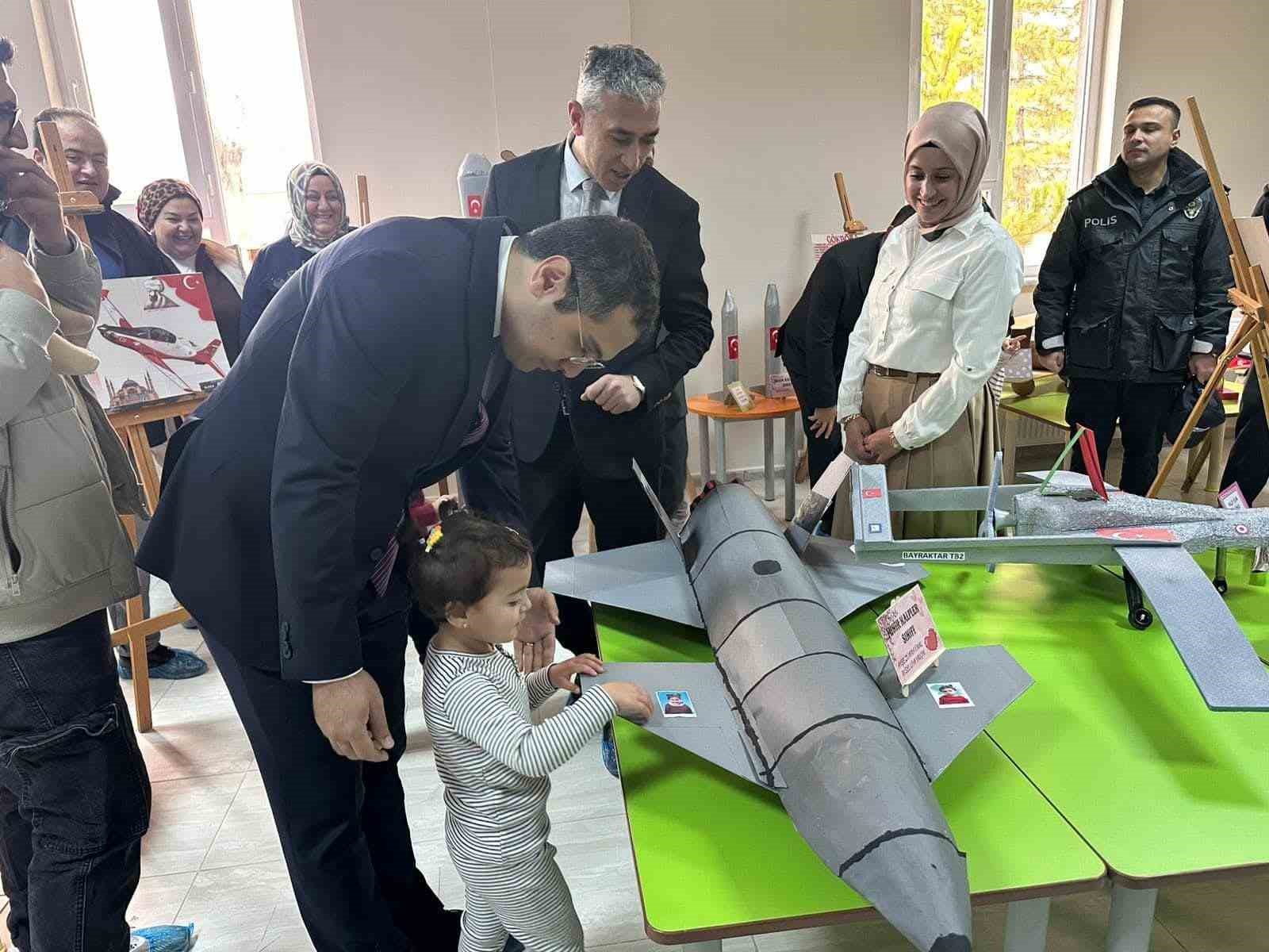 Yerli Malı Haftasında yerli savunma sanayi ürünlerinin maketlerini sergilediler