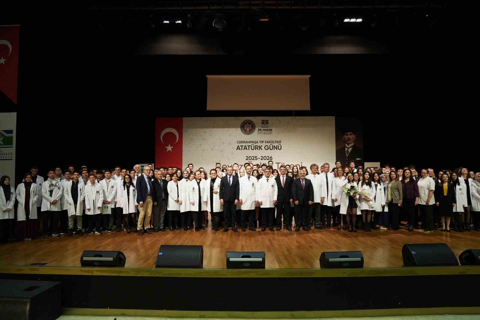 Cerrahpaşa Tıp Fakültesi öğrencileri Bahçelievler’de beyaz önlük giydi