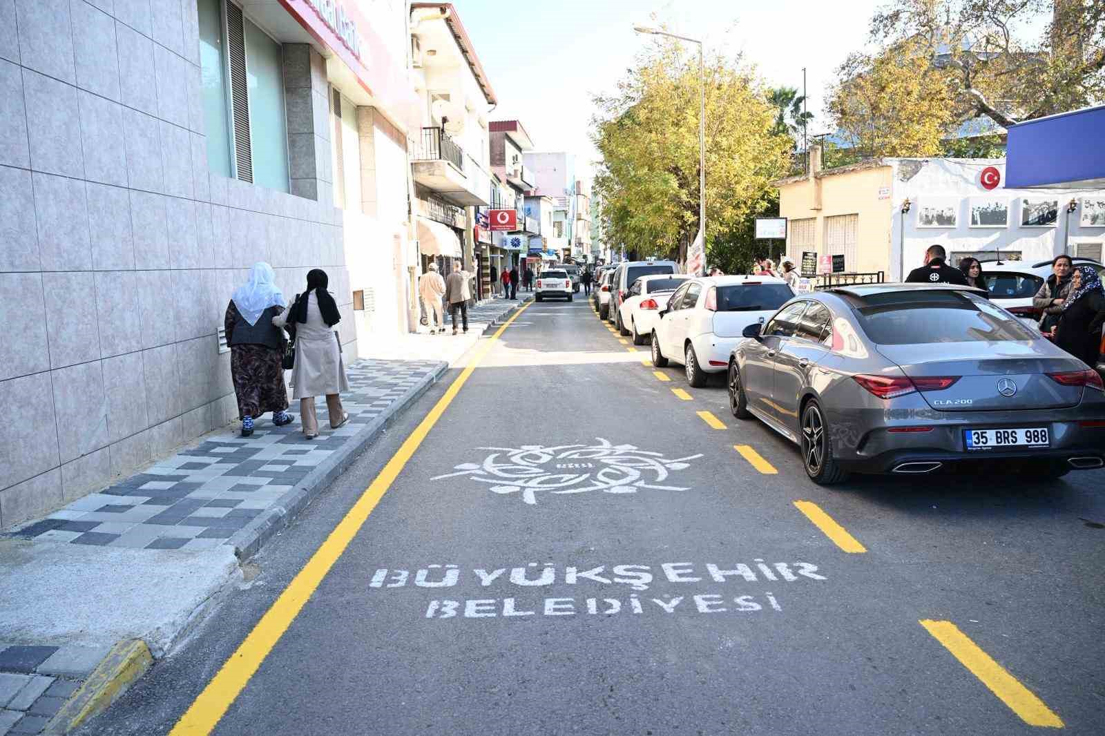 Aydın Büyükşehir Belediyesi yol yapım ve yenileme çalışmalarını sürdürüyor