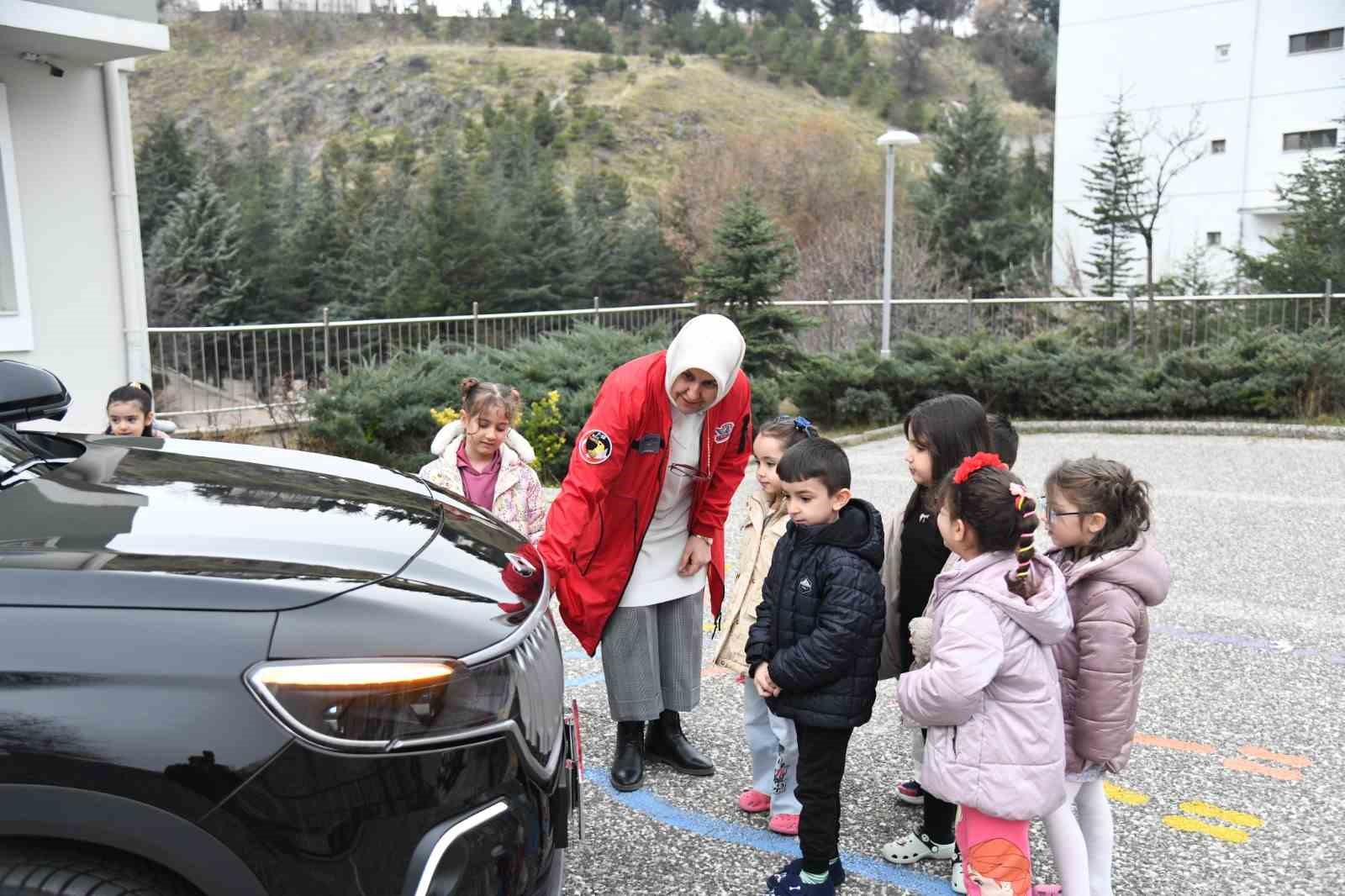 Pursaklar’da Yerli Malı Haftası kapsamında öğrencilere Togg tanıtıldı