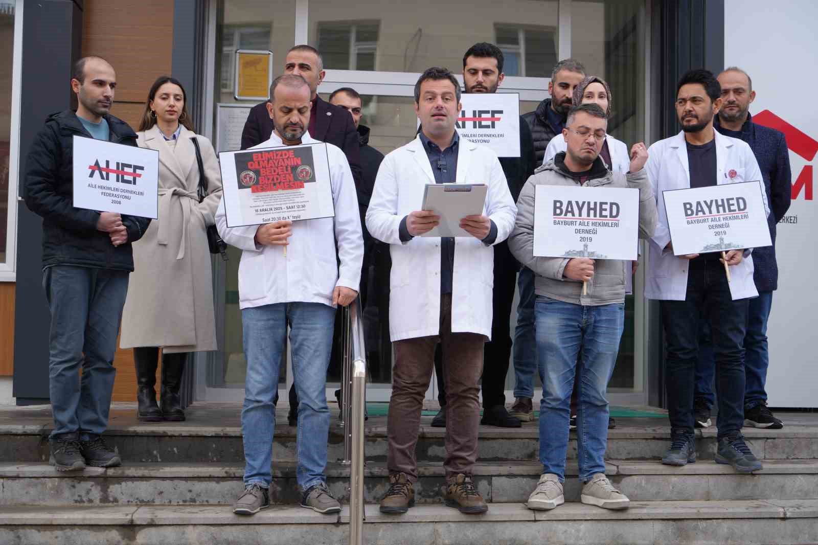 Bayburt’ta aile hekimlerinden ücret kesintilerine ve iş yüküne tepki