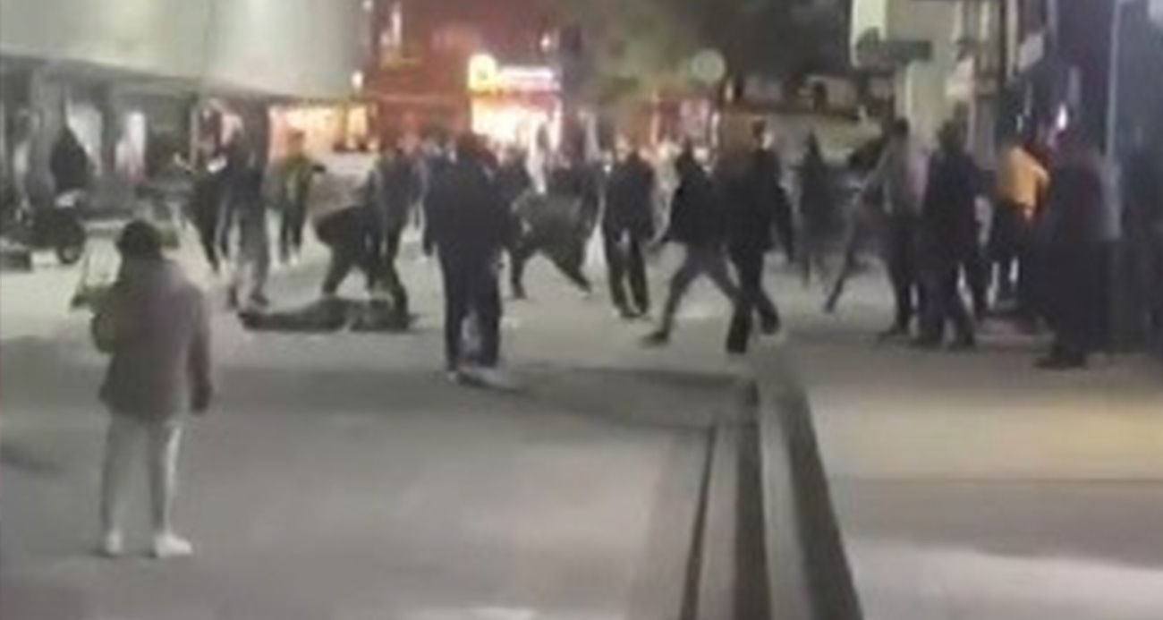 Erzincan’da meydan muharebesini aratmayan kavga: Tabureler havada uçuştu