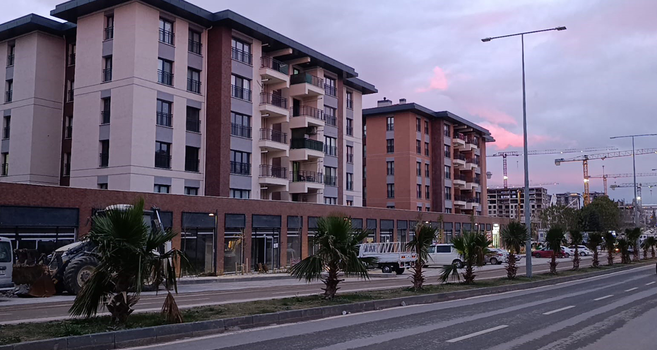 Ebrar Sitesi çevresinde ticari hayat yeniden canlanıyor