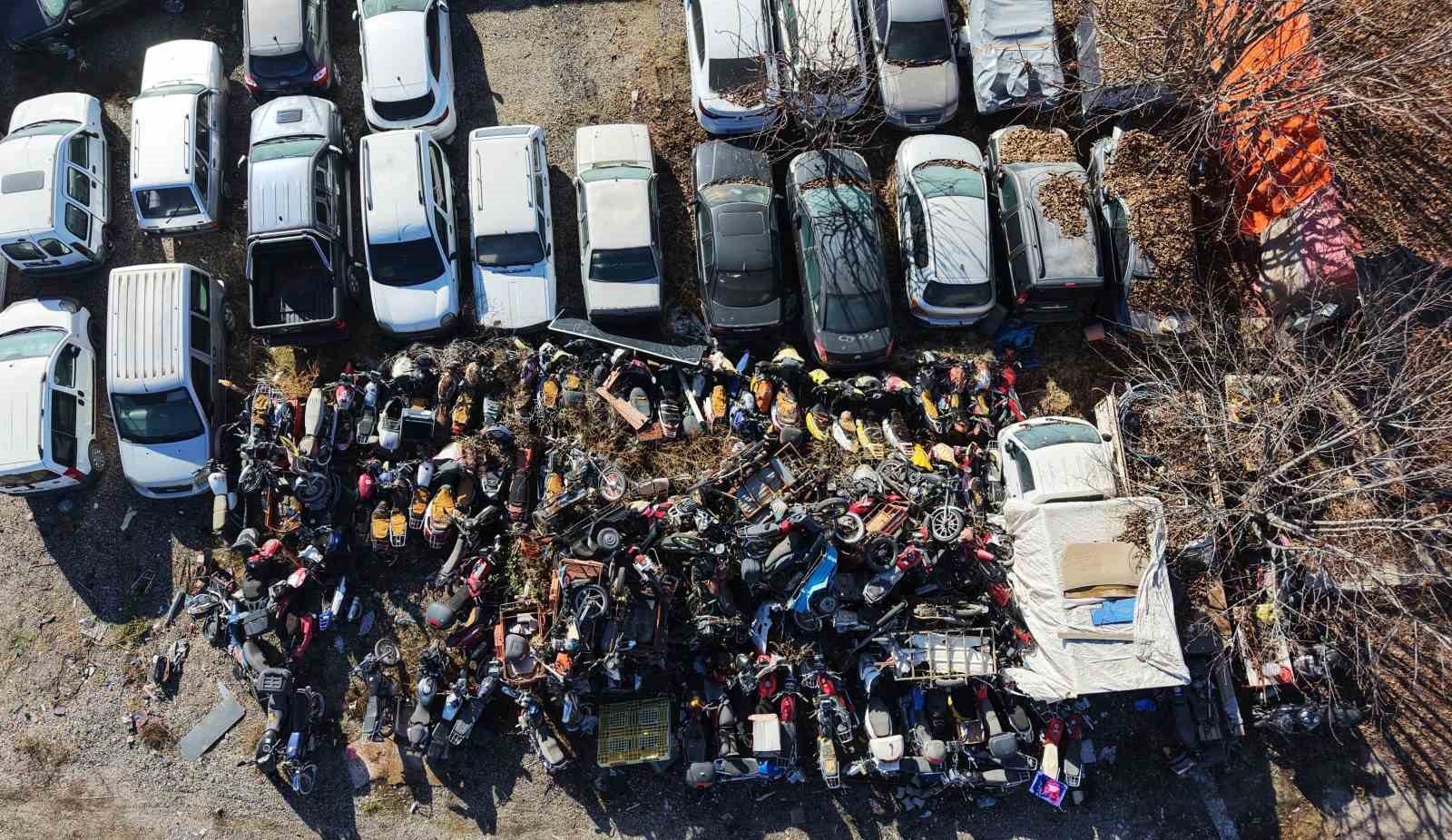 Elazığ’da yediemin otoparkında yosun tutan araçlar: 500 milyon TL’lik servet çürüyor