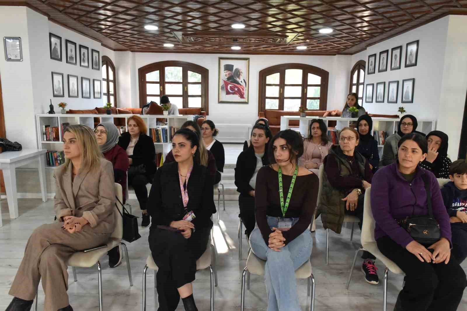 Zübeyde Hanım Kadın Eğitim ve Sosyal Tesisi’nde kadın sağlığı konuşuldu
