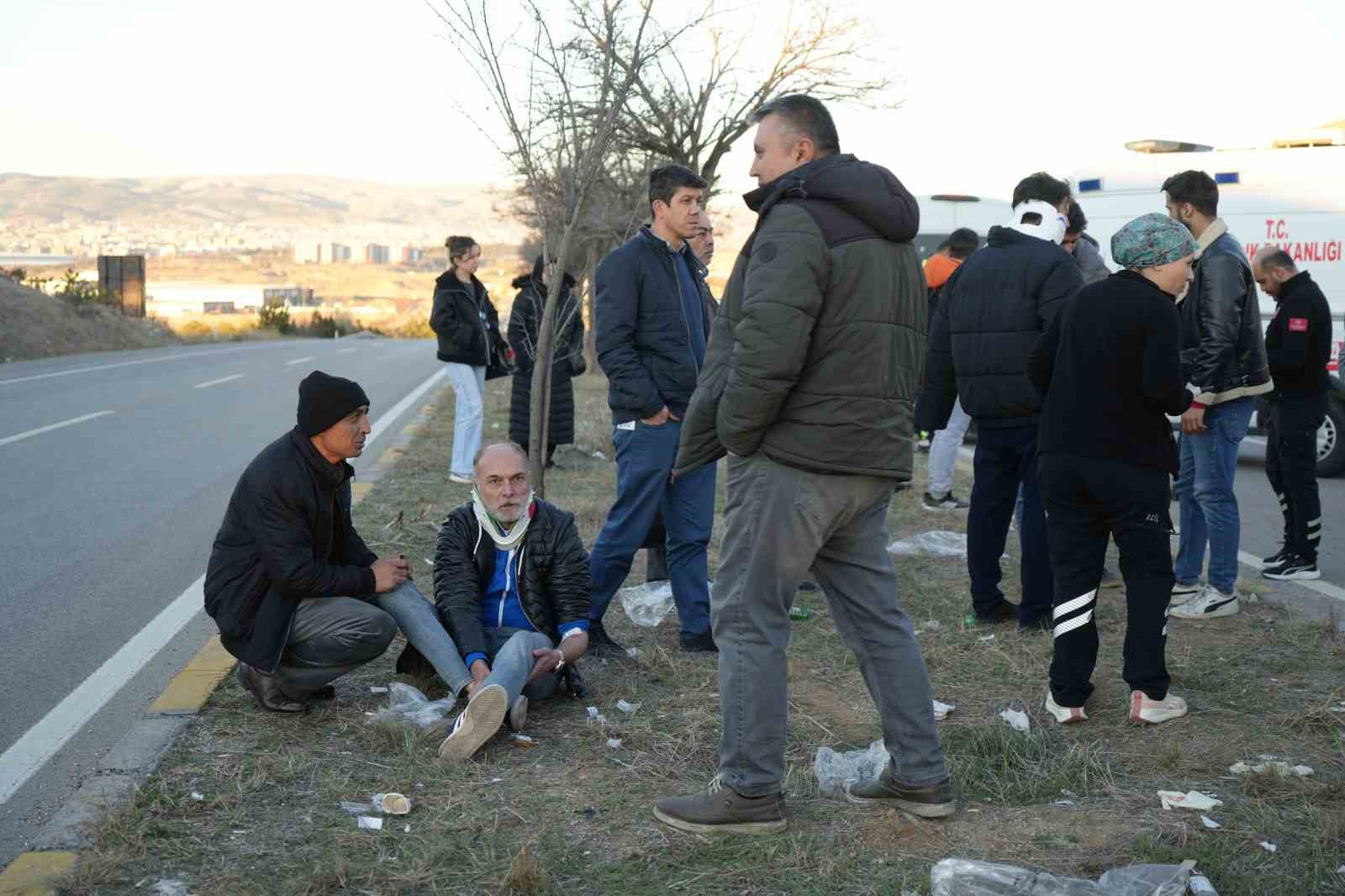 Kırıkkale’de 3 servis aracı çarpıştı: 10 yaralı