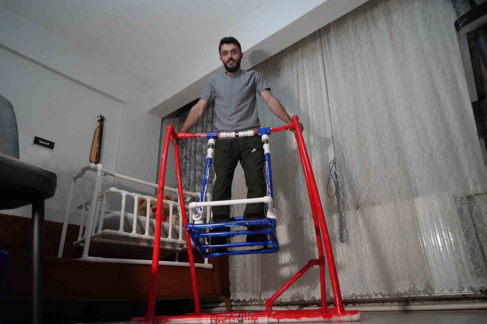 Tesisatçı baba adayından, doğacak bebeğine su borusundan beşik ve salıncak