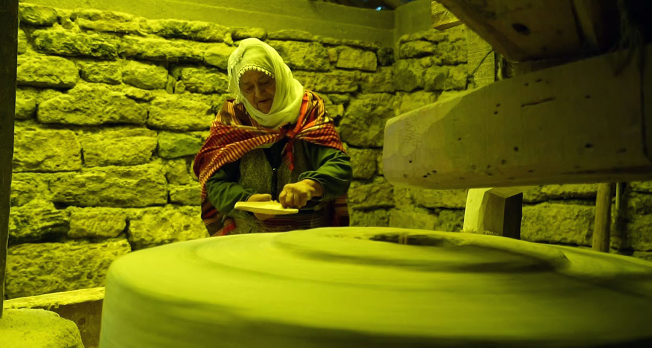 Tarihi değirmenler dönüyor, mısır unu gurbet yollarına çıkıyor