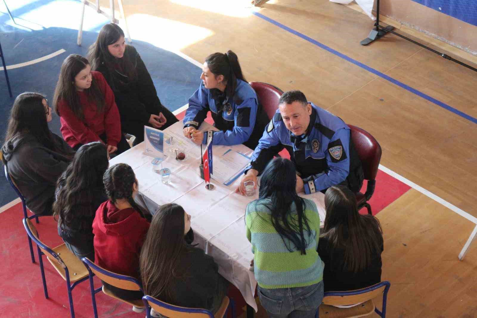 Germencik’te liseli gençler polisliği tanıdı