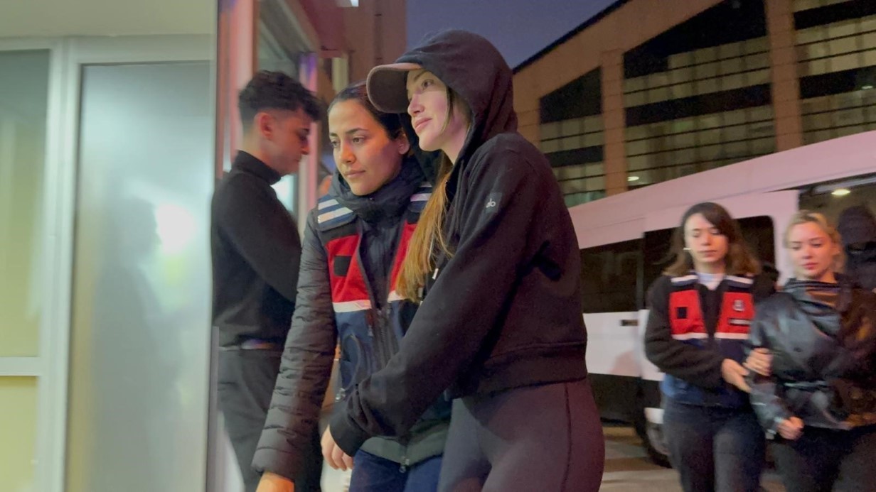 Uyuşturucudan gözaltına alınan ünlüler sağlık kontrolünden geçirildi