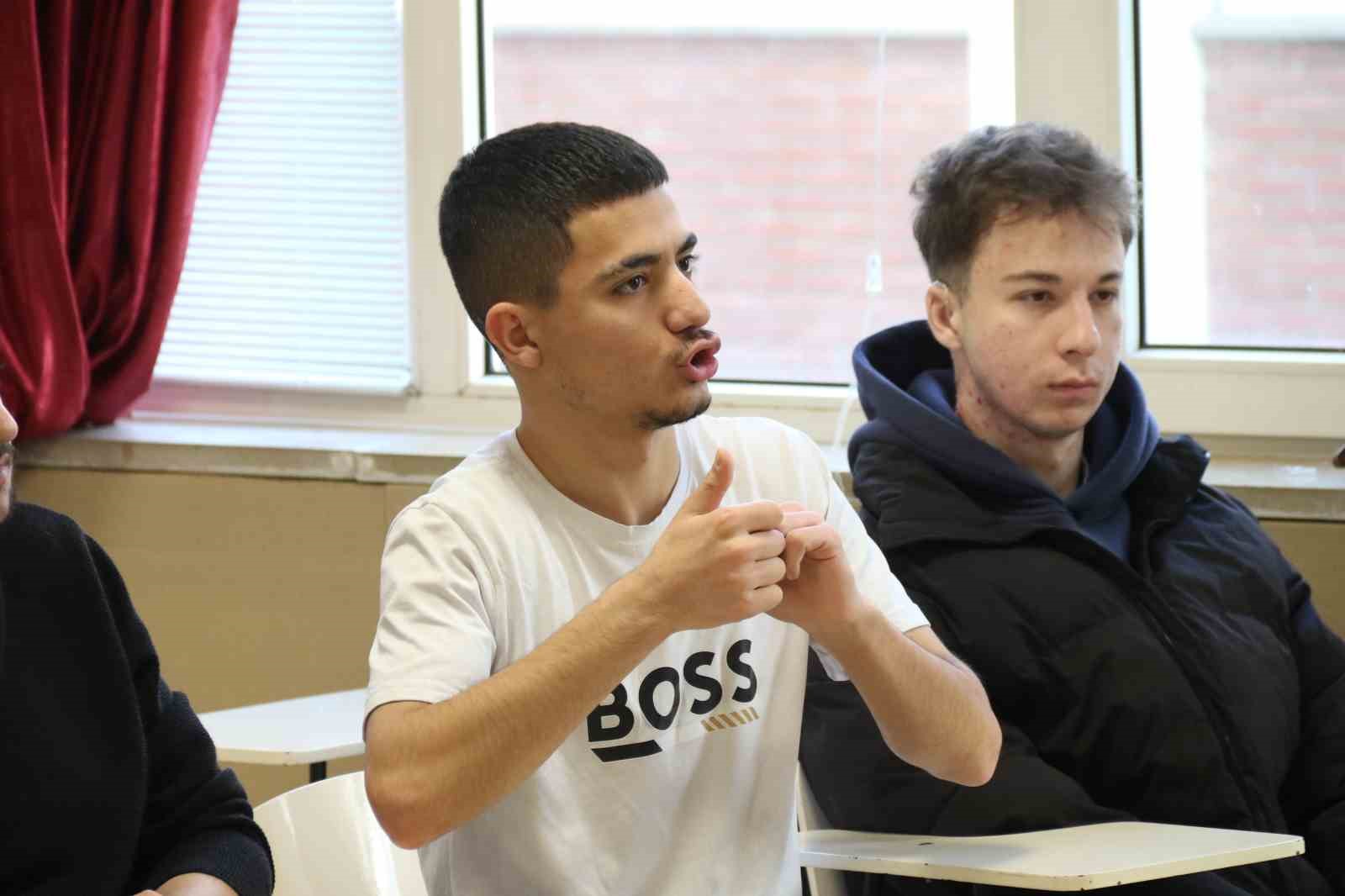 Engelleri kaldıran Türkiye’nin ilk ve tek yükseköğretim kurumu 32 yıldır hizmet veriyor