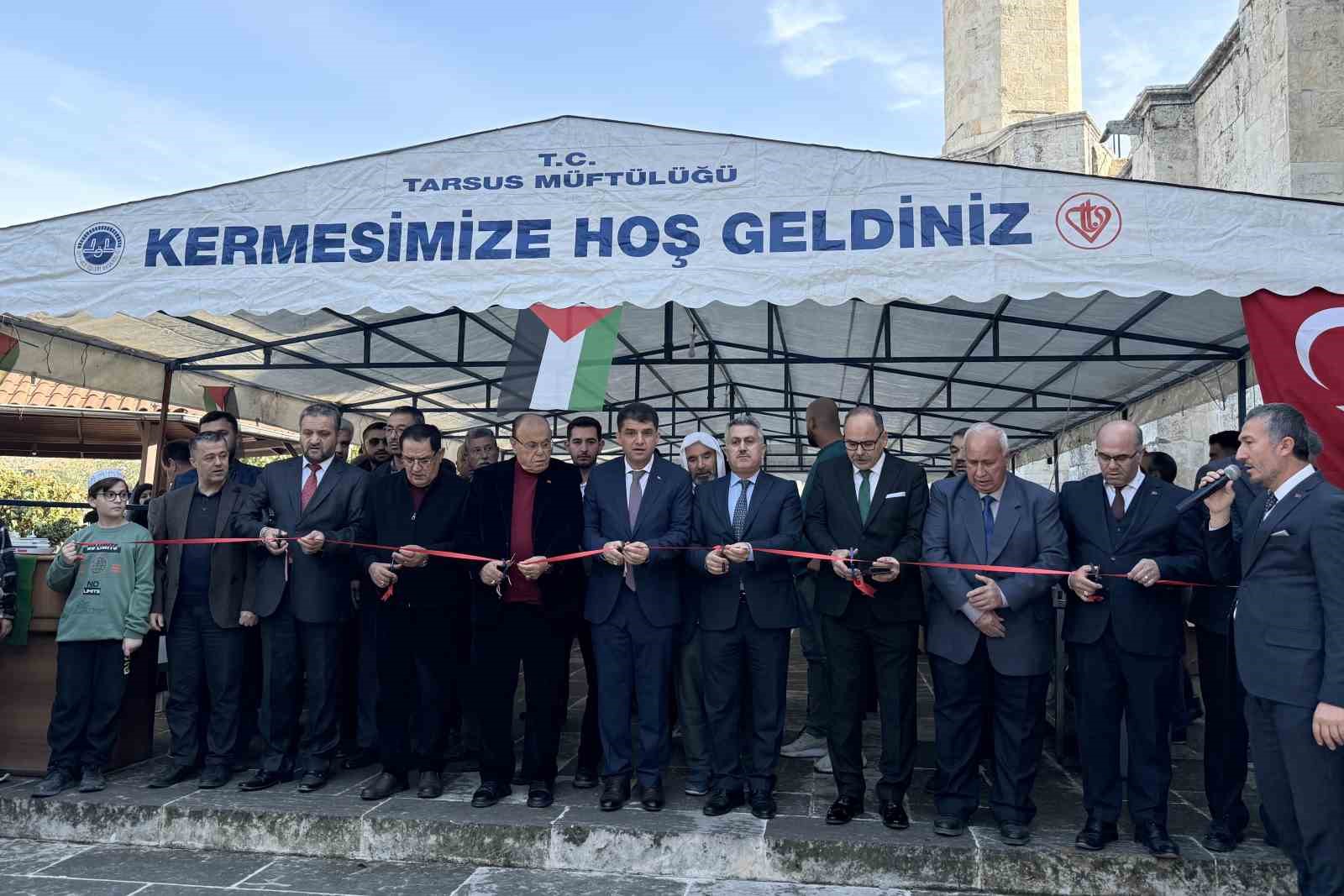 Tarsus’ta Gazze’ye destek amaçlı hayır çarşısı kuruldu