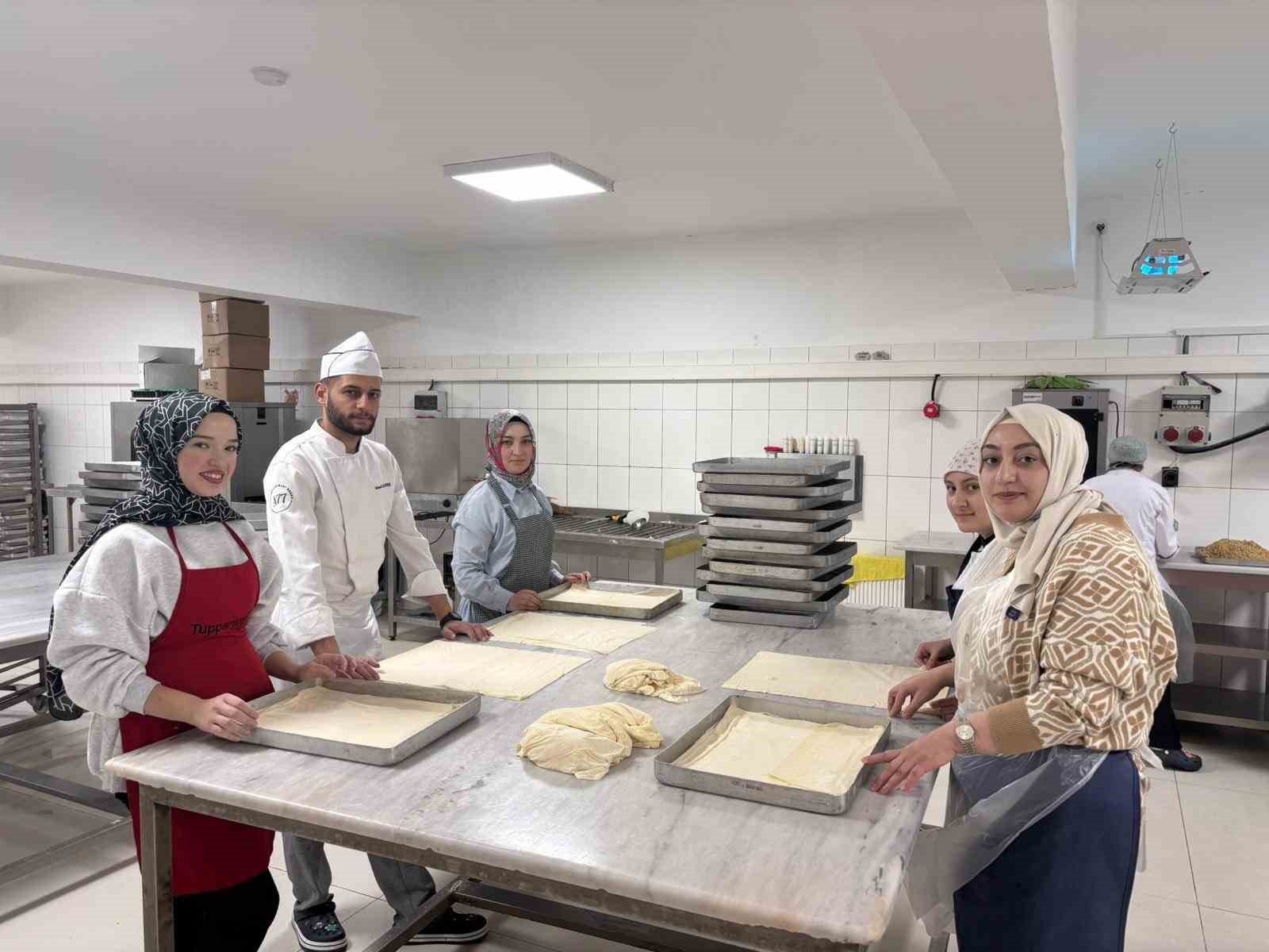 Ankara’da Hanım Evinde lezzetin ustalığı imalathanede öğretiliyor