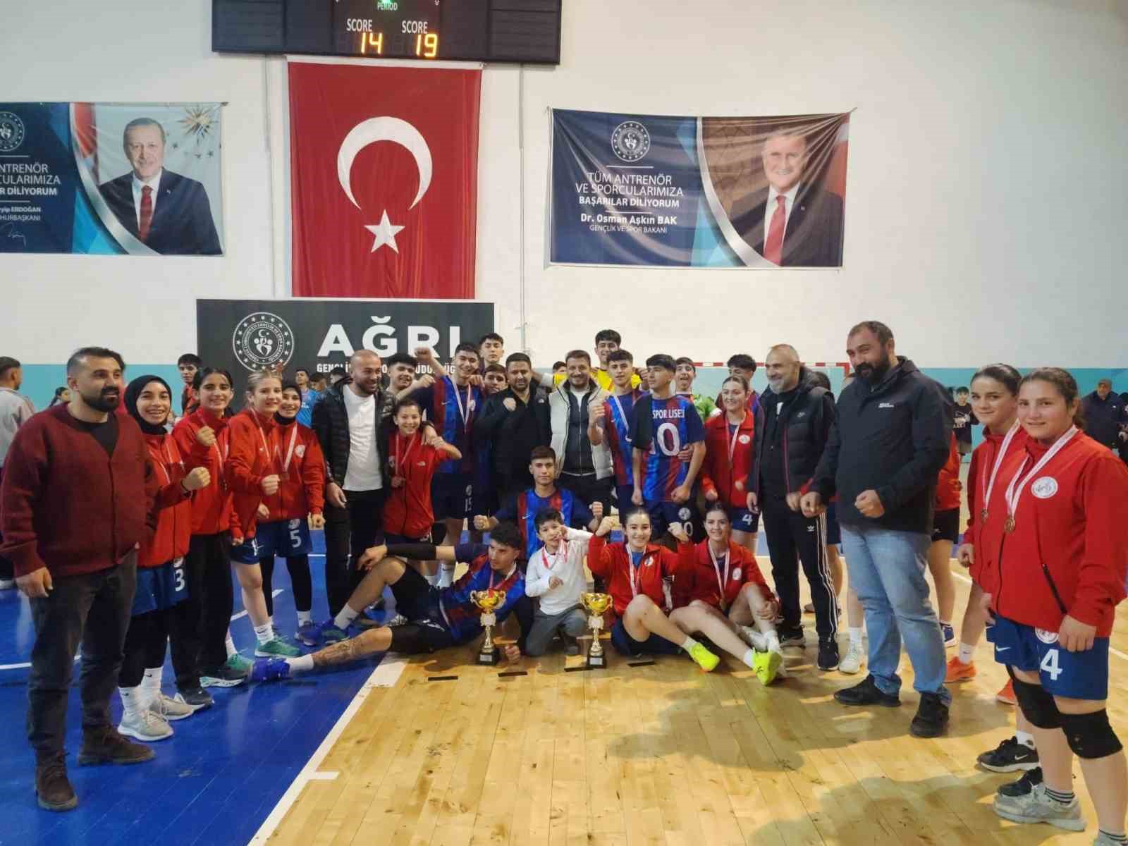 Ağrı Spor Lisesi hentbolda Türkiye yarı finallerine yükseldi