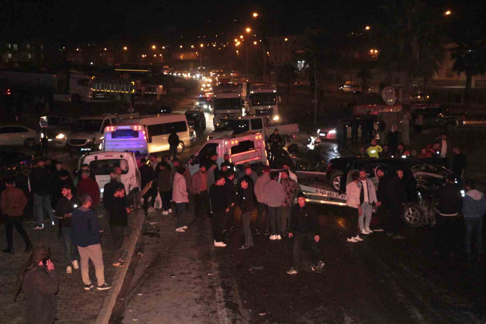 Şırnak’ta freni boşalan vinç 6 araca çarptı: 7 yaralı