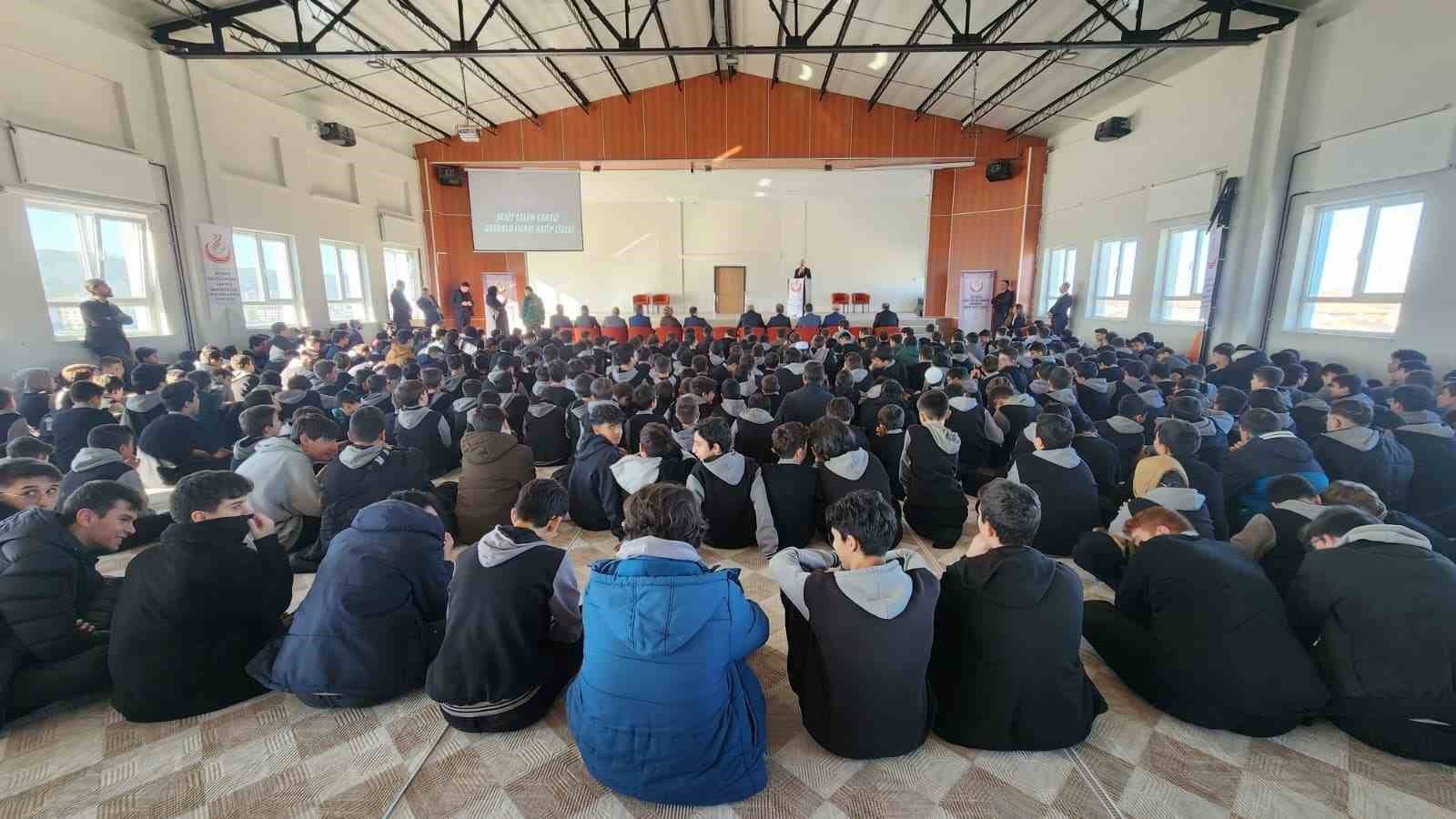 Bilal Erdoğan, Kütahya’da öğrencilerle buluştu