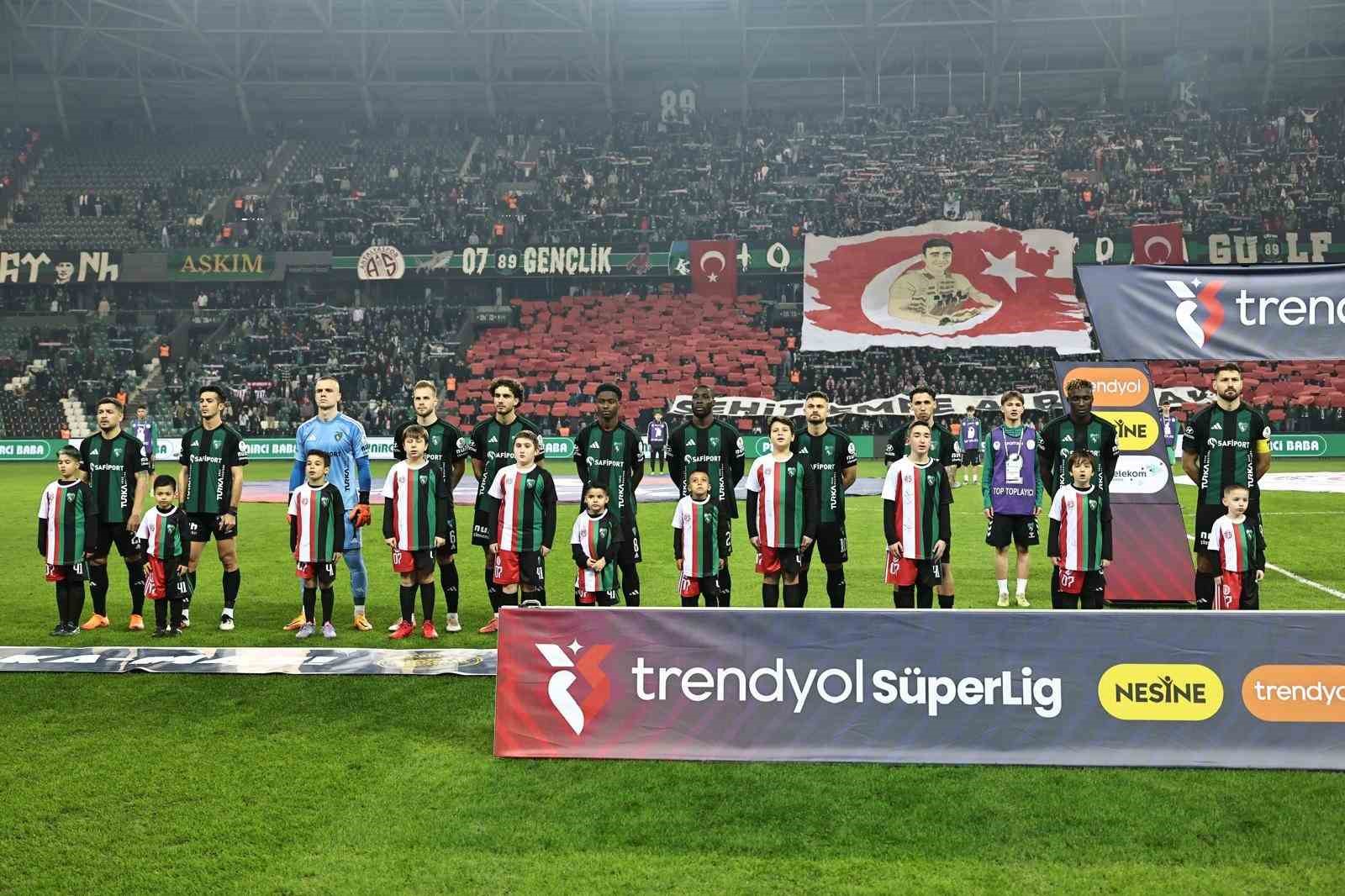 Kocaelispor- Antalyaspor maçında seremoni de paylaşıldı