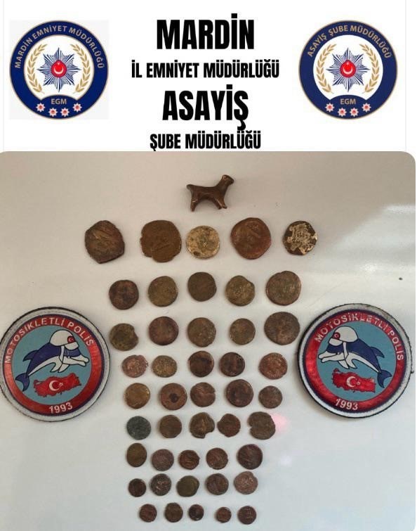Mardin’de tarihi eser operasyonu: 45 sikke ve hayvan figürlü heykel ele geçirildi