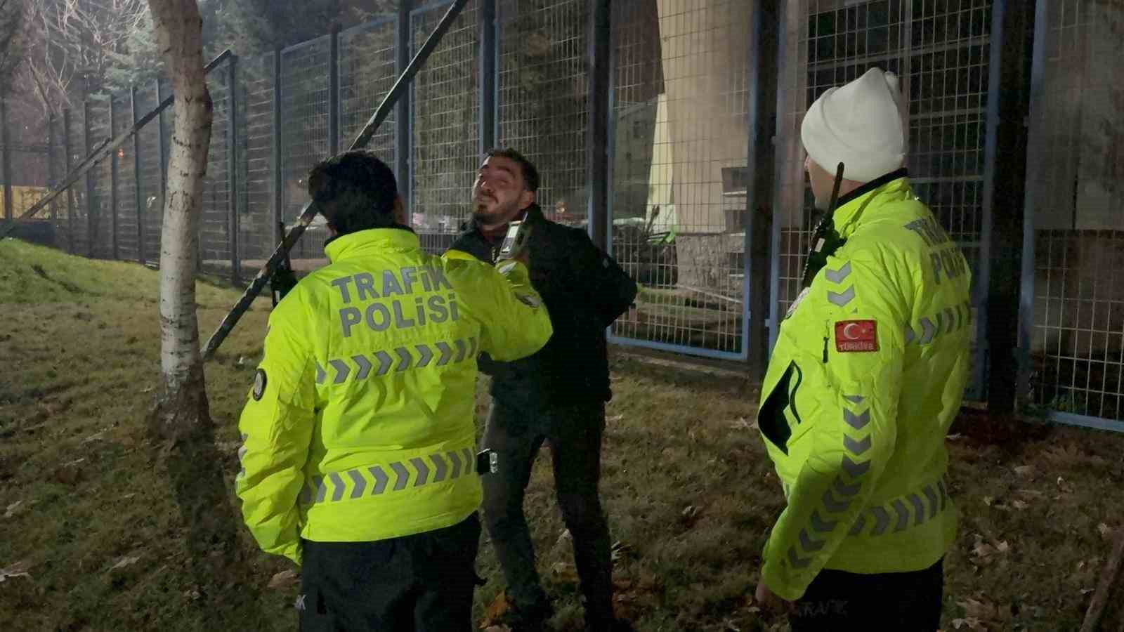 Kayseri’de polisin ‘dur’ ihtarına uymayarak, kaçan alkollü sürücü alkometreyi üflememek için direndi