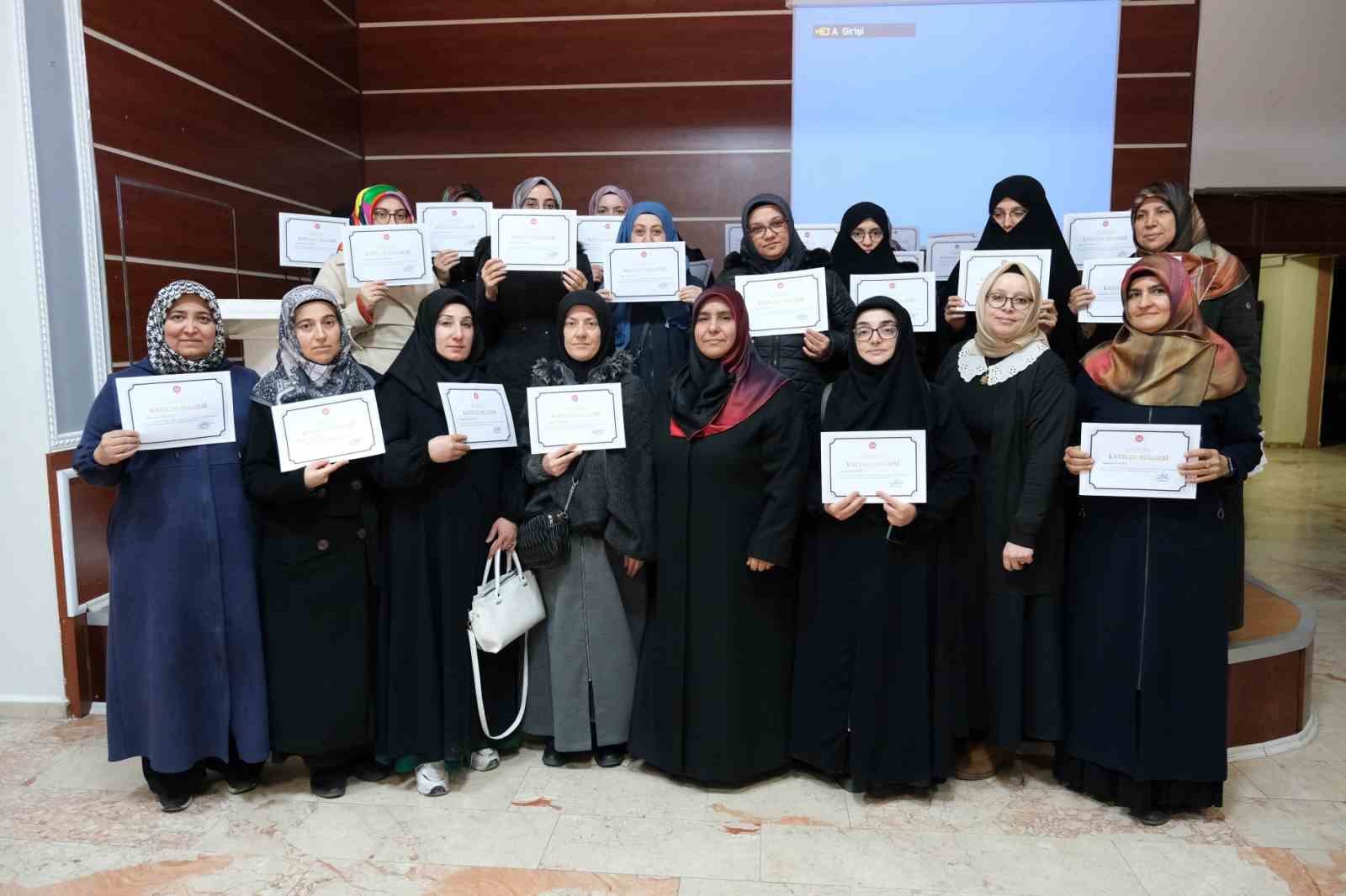 Geçici öğreticilere katılım belgeleri takdim edildi