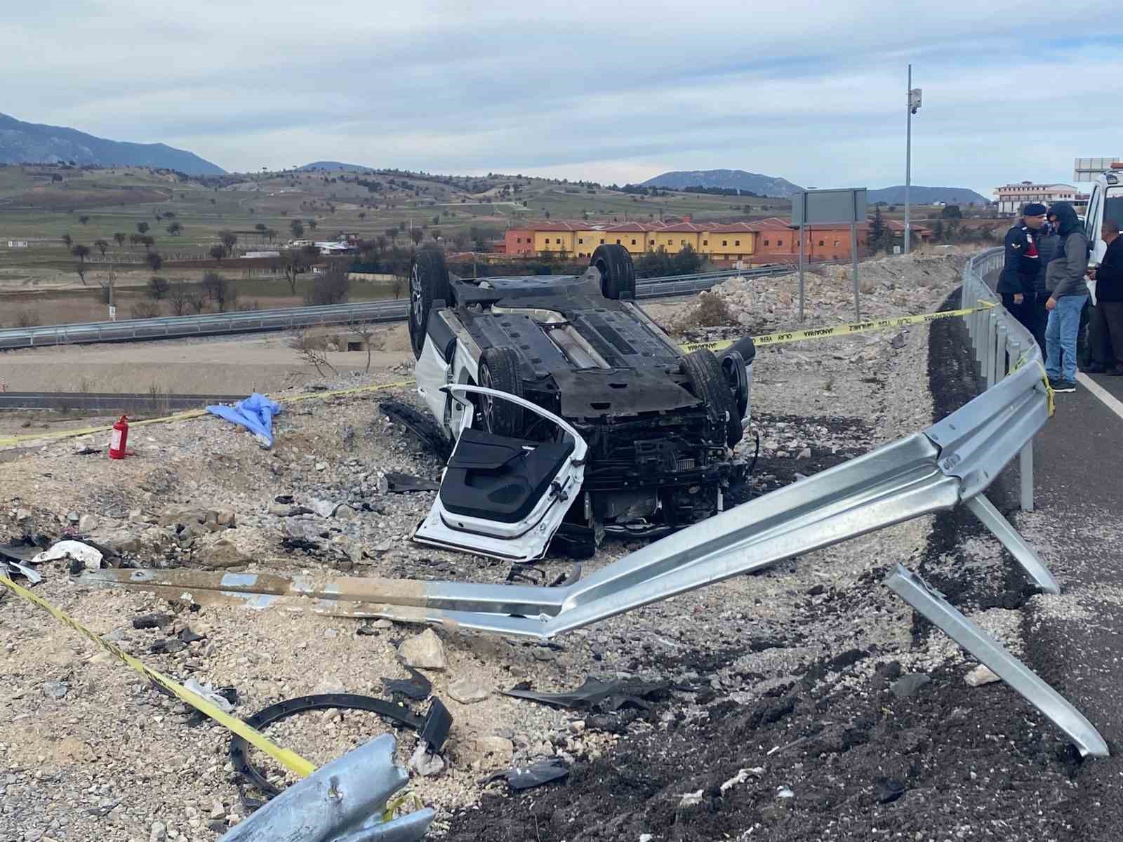 Karşı şerdi geçerek takla atan otomobilde 1 kişi hayatını kaybetti