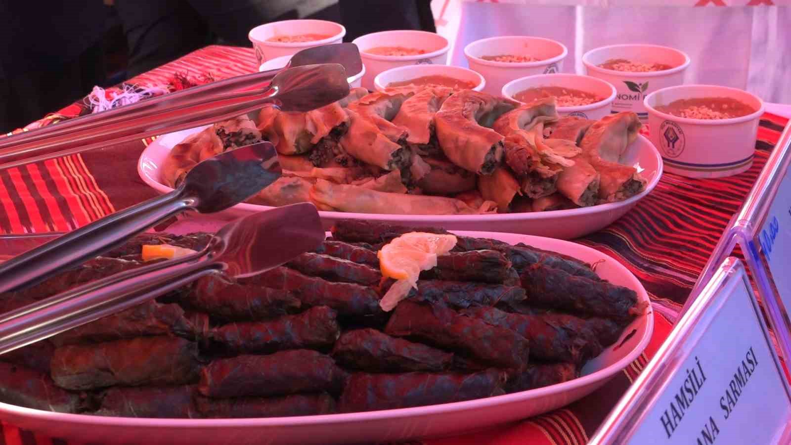 Rize’de Hamsi Festivali’nin gözdesi ‘Hamsili su böreği ve hamsili döner’ oldu