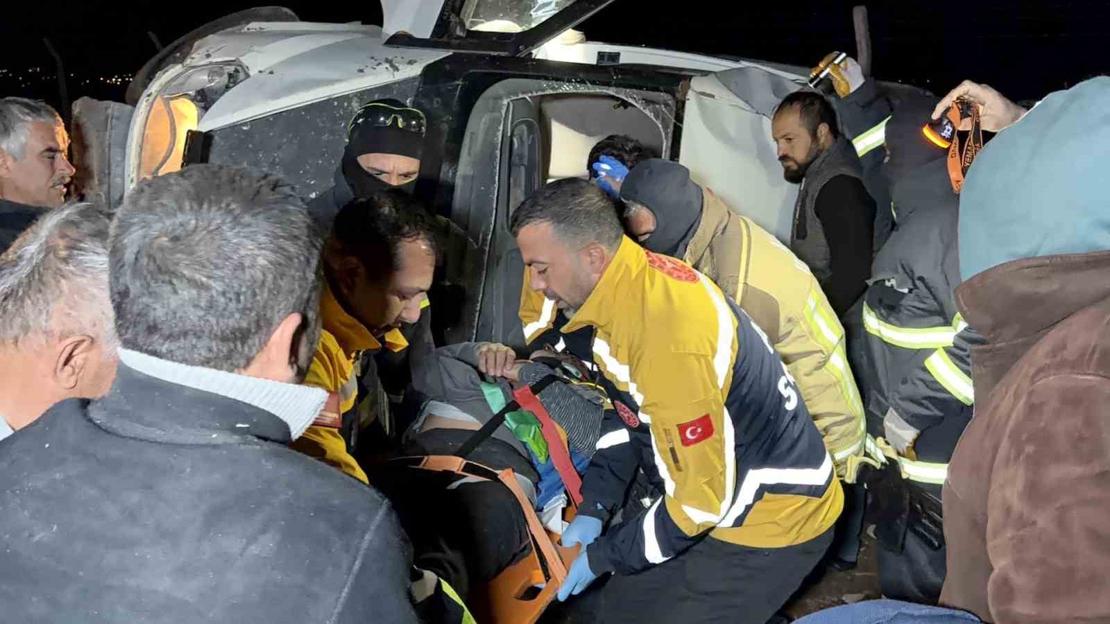 Adıyaman’da minibüs takla atarak devrildi: 4 yaralı