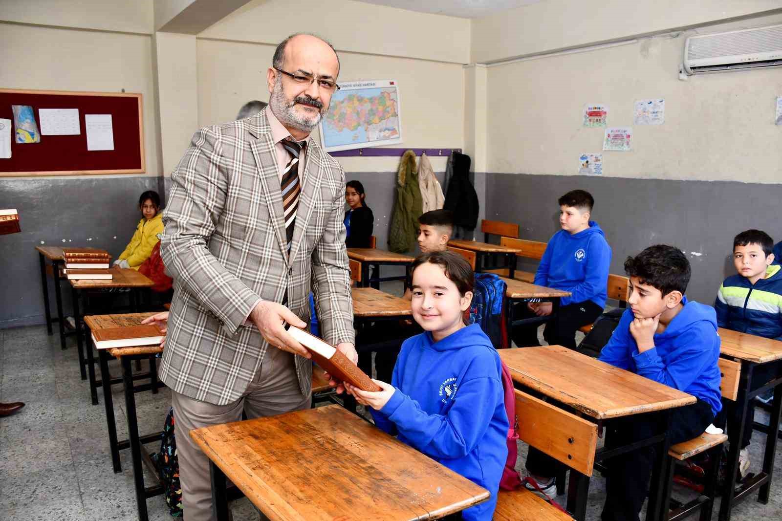 Öğrencilere Kur’an-ı Kerim hediye edildi