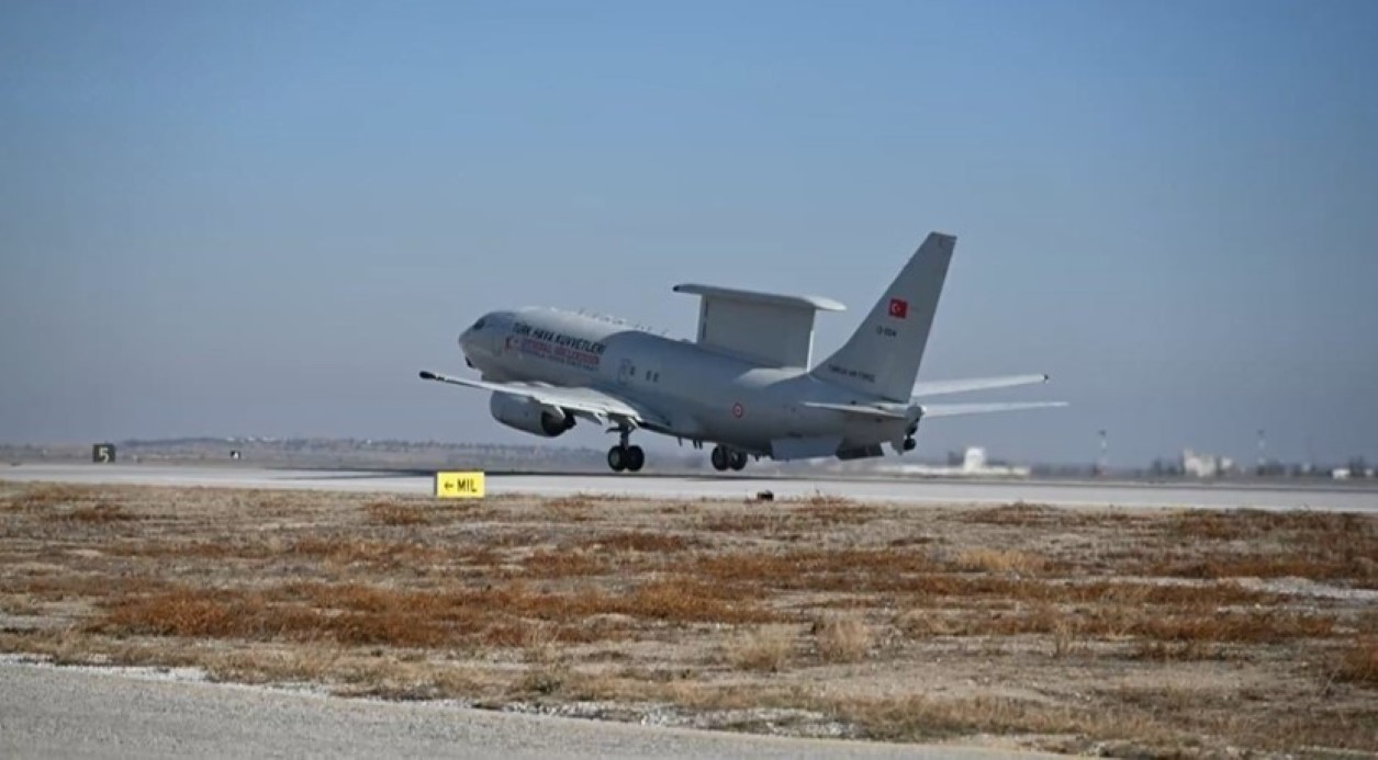 Karadeniz semalarında Türk Hava Kuvvetlerinden eğitim uçuşu