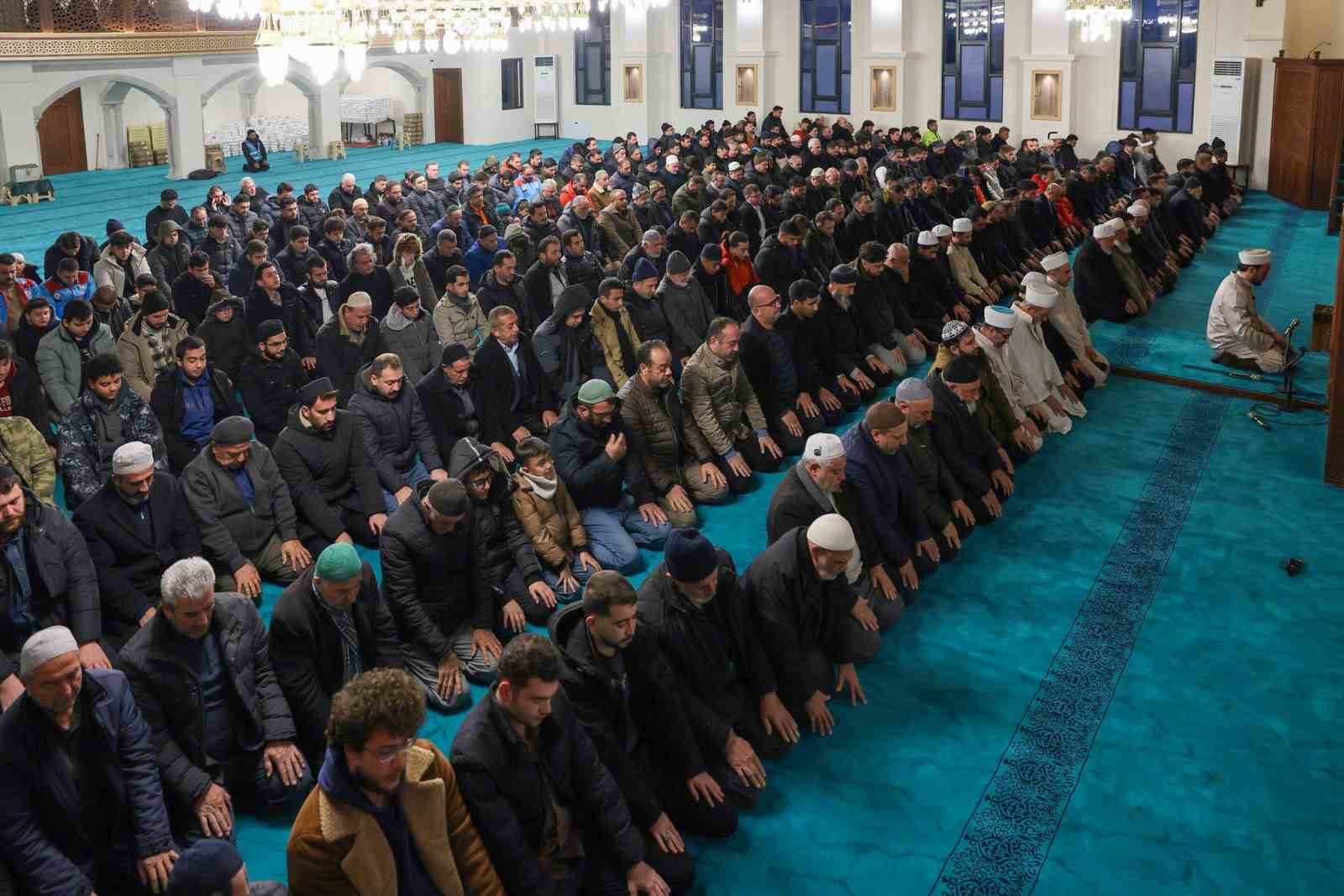 Erzincan’da Üç Aylar başlangıcında Terzibaba Külliyesi’nde sabah namazı programı düzenlendi